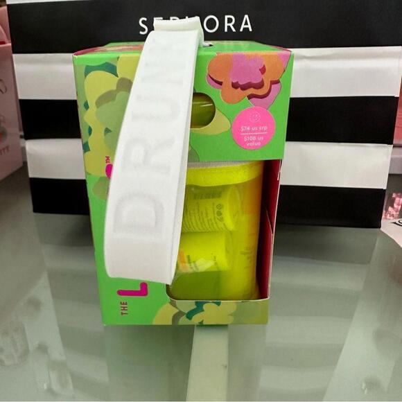 DRUNK ELEPHANT The Littles Skincare Travel Set - Picture 1 of 2